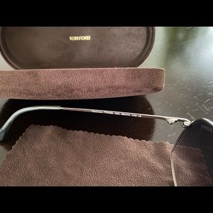 Beautiful Tom ford sunglasses.